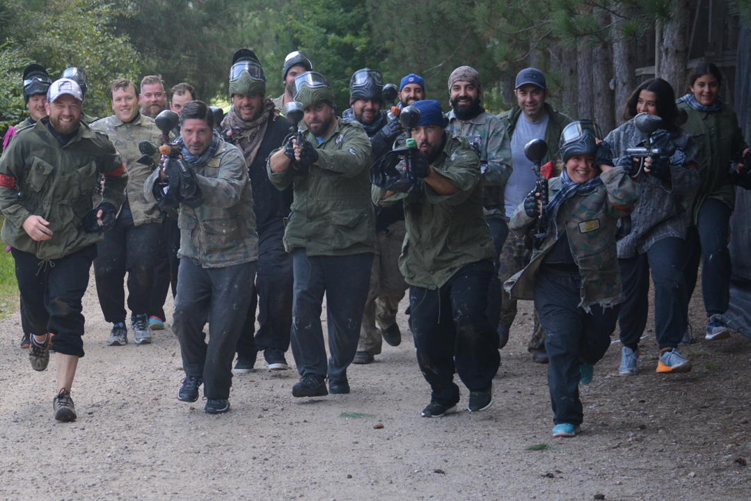 Joueurs de paintball extérieur au Fort Ouest près de Mont-Tremblant